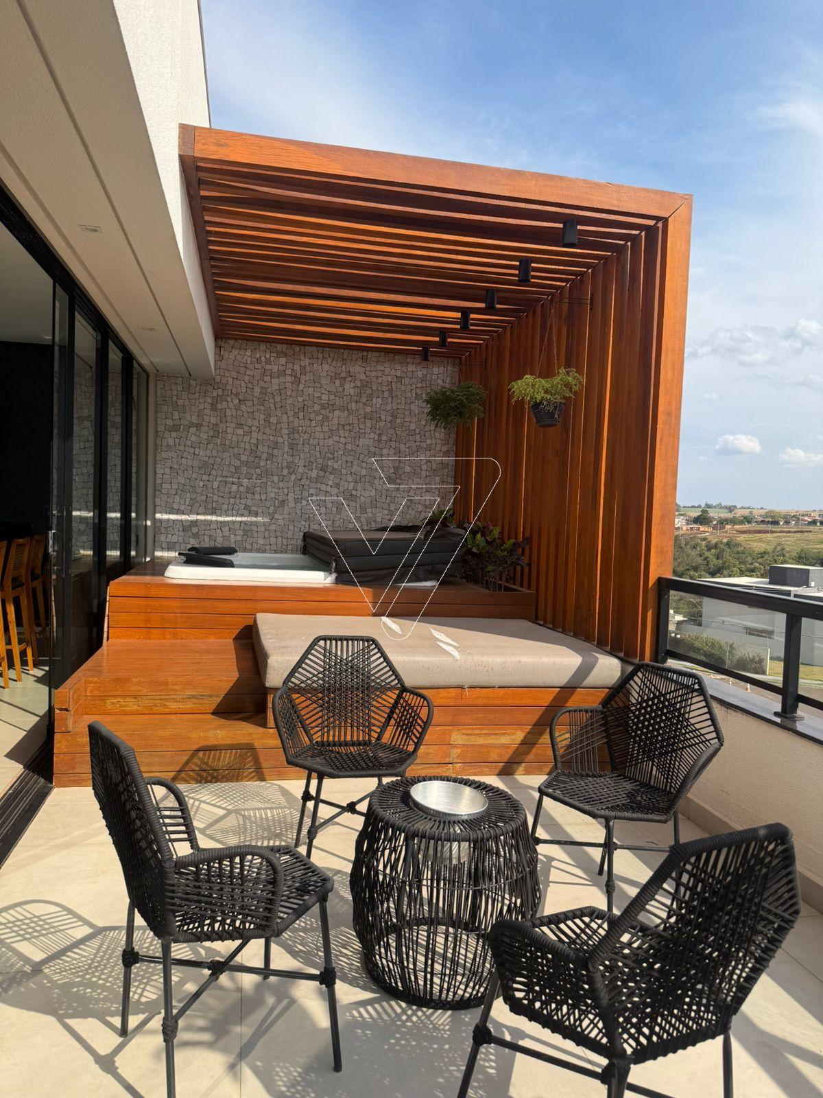 Casa mobiliada, 3 suítes em condomínio.